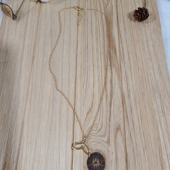 🐬🐬NEW🐬🐬VERY PRETTY!! Dolphin Tail Necklace in GOLD Plating 🐬🐬 - Picture 7 of 14